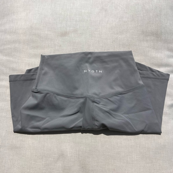 Light Grey Solid Seamless Shorts - Picture 4 of 4